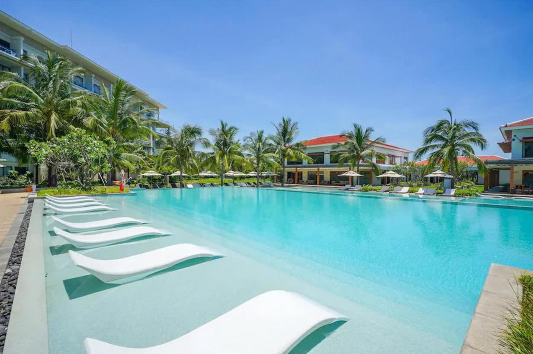 Luxury Dana Beach Resort & Spa ダナン市 エクステリア 写真